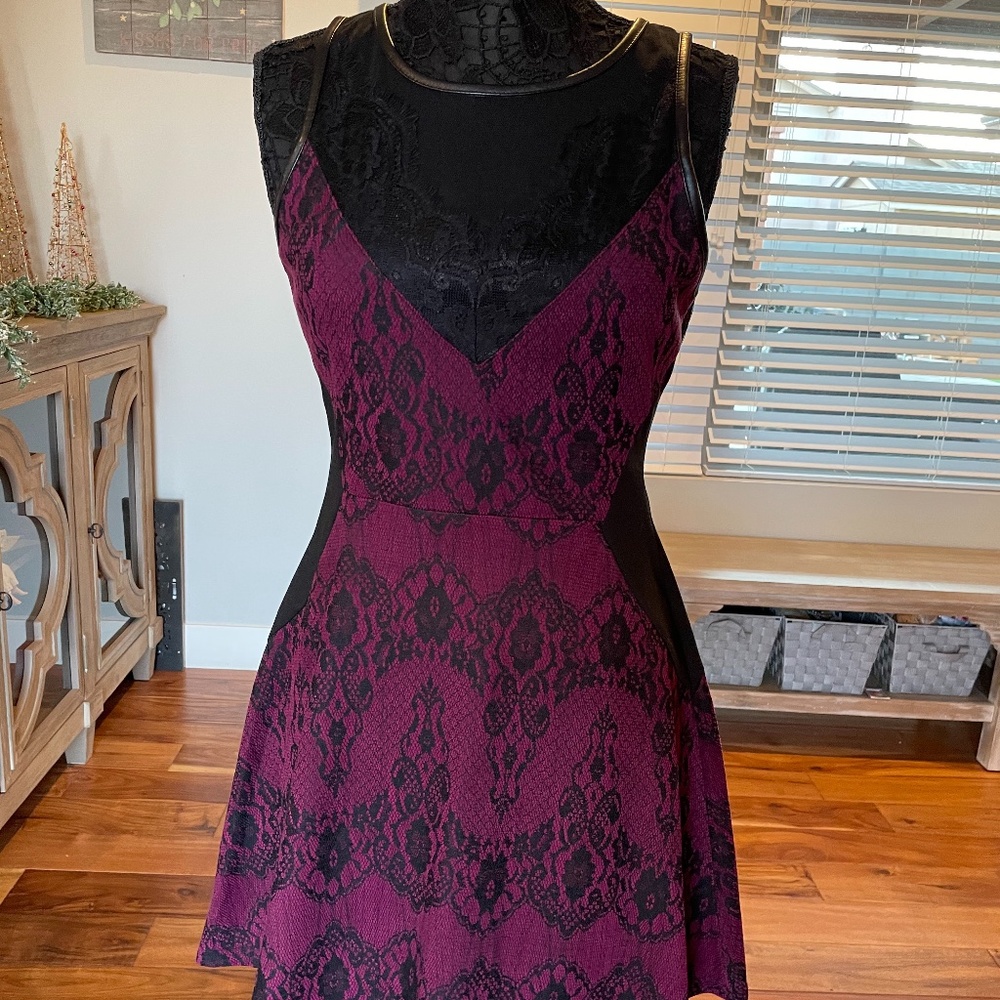 Buffalo Burgundy/Black Lace Sleeveless Dress